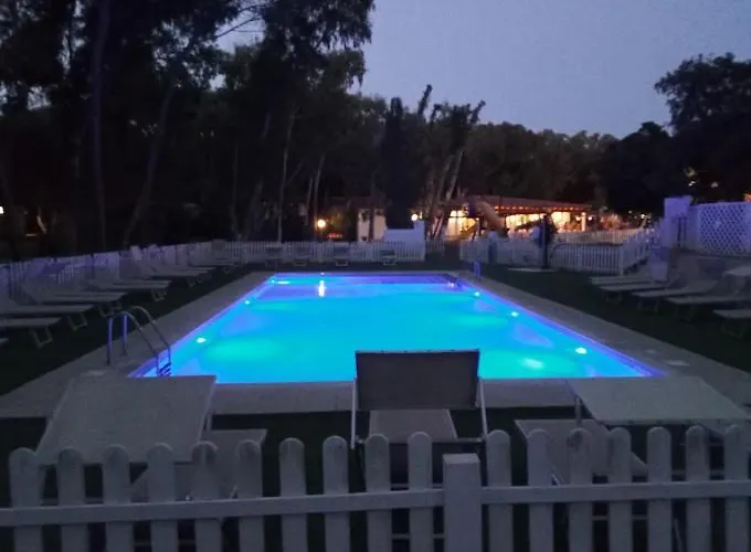 Is Arenas Village 营地 萨尔奇图库列里